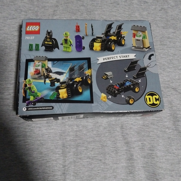 LEGO Batman vs. The Riddler Chase Set - Picture 2 of 7